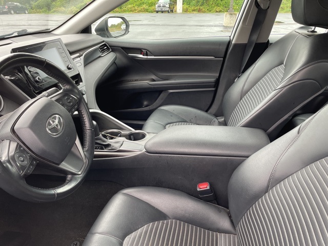 2021 Toyota Camry SE photo 3