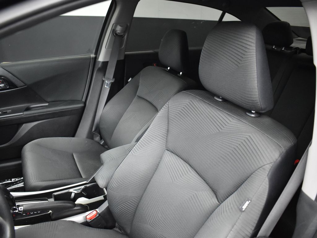 2016 Honda Accord LX photo 10