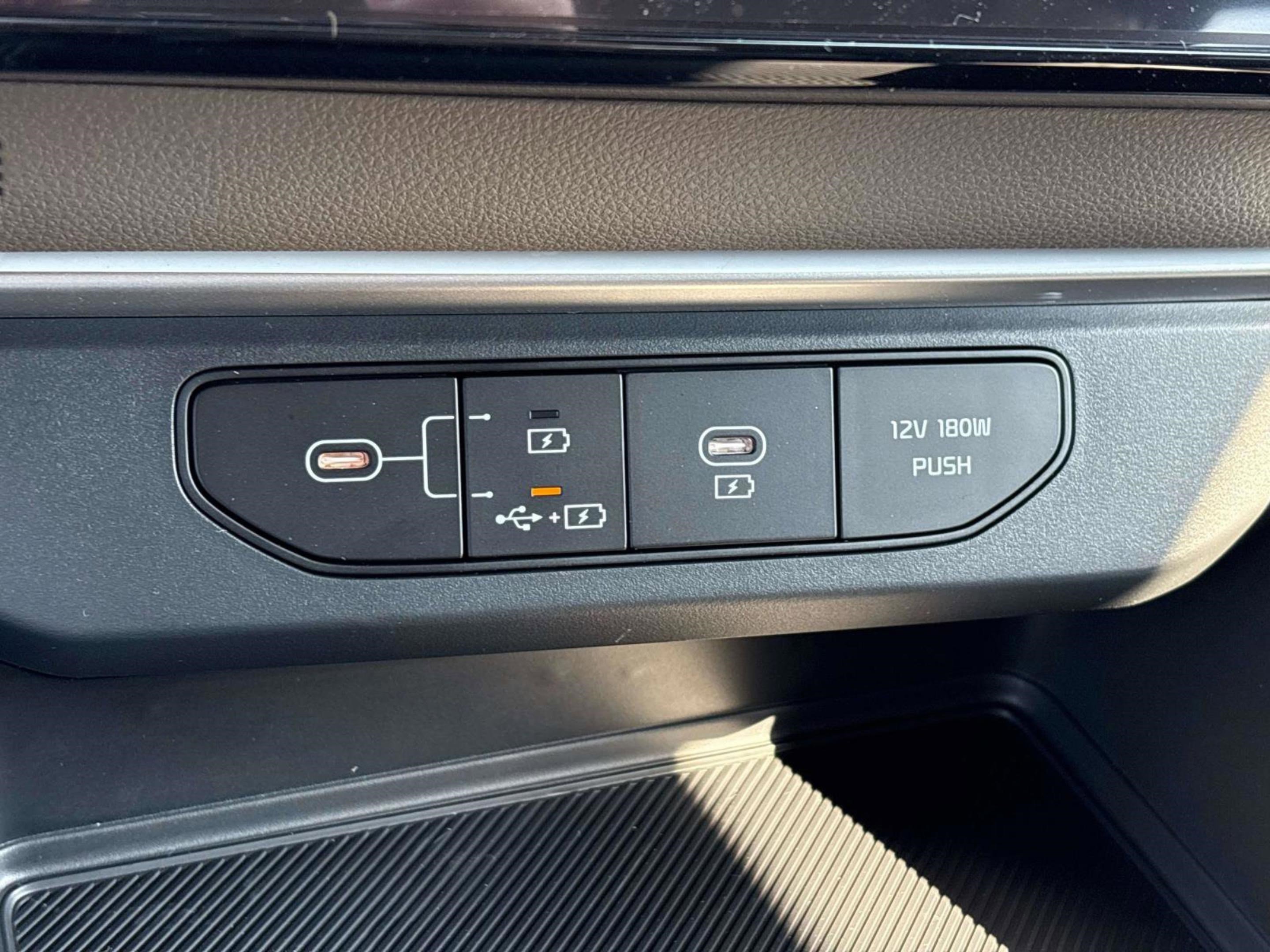 2026 Kia Carnival LX photo 27