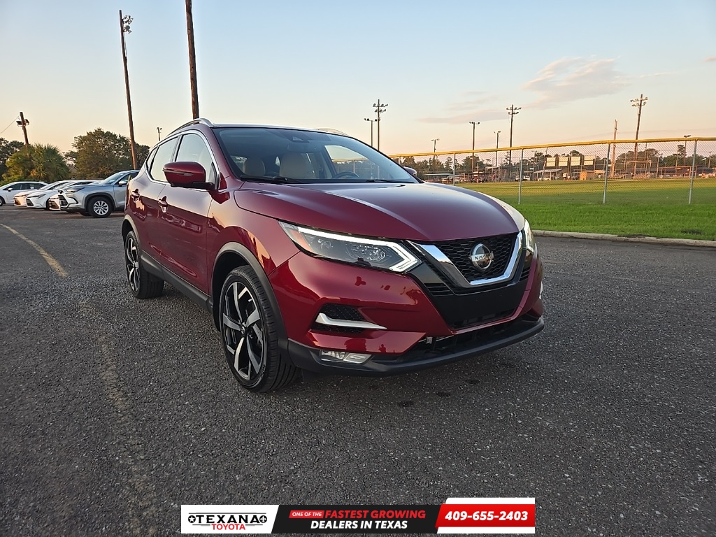 2021 Nissan Rogue Sport SL's photo