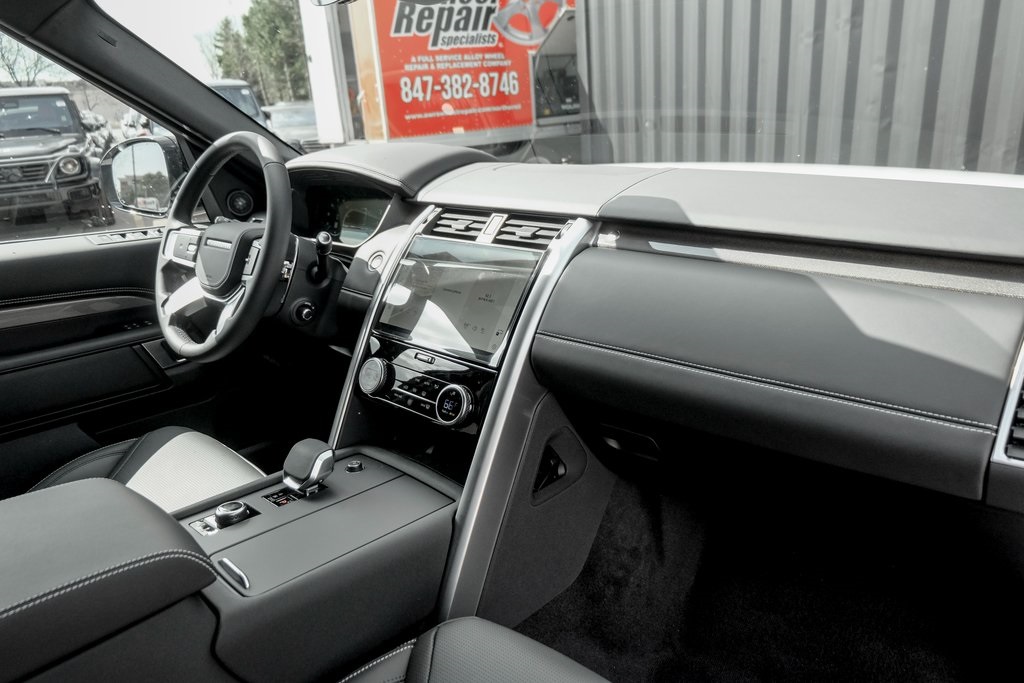 2025 Land Rover Discovery Metropolitan Edition photo 22