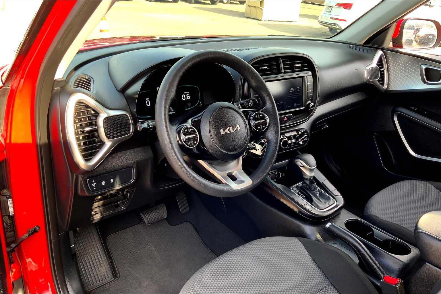 2023 Kia Soul LX photo 16