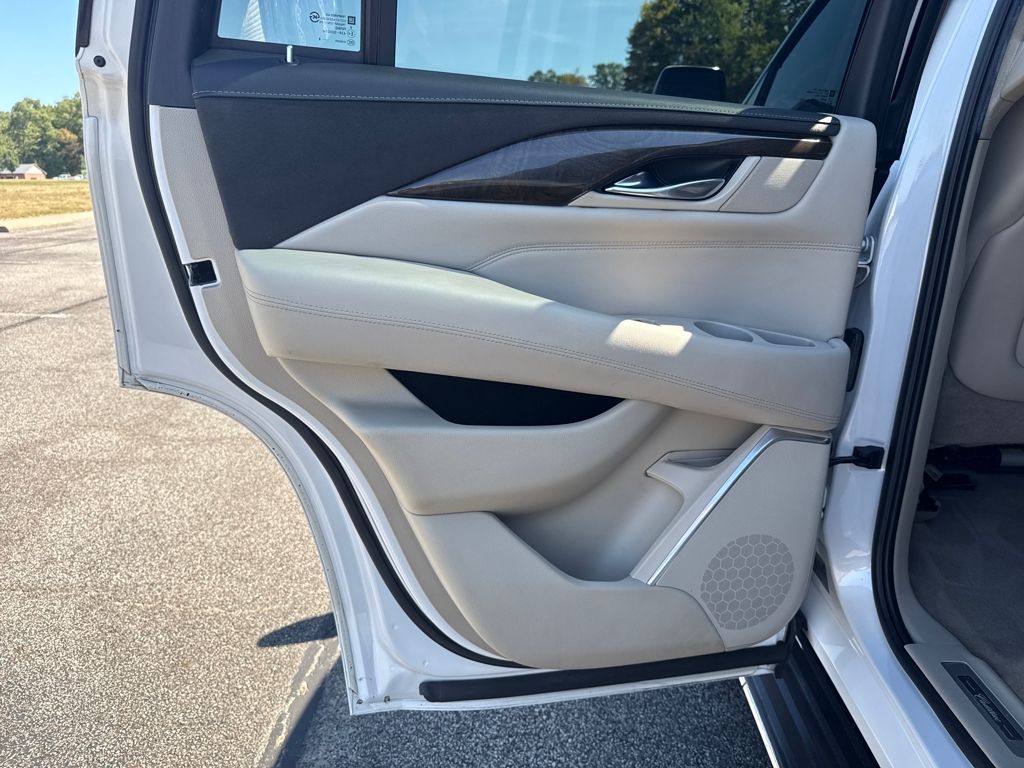 2018 Cadillac Escalade Luxury photo 12