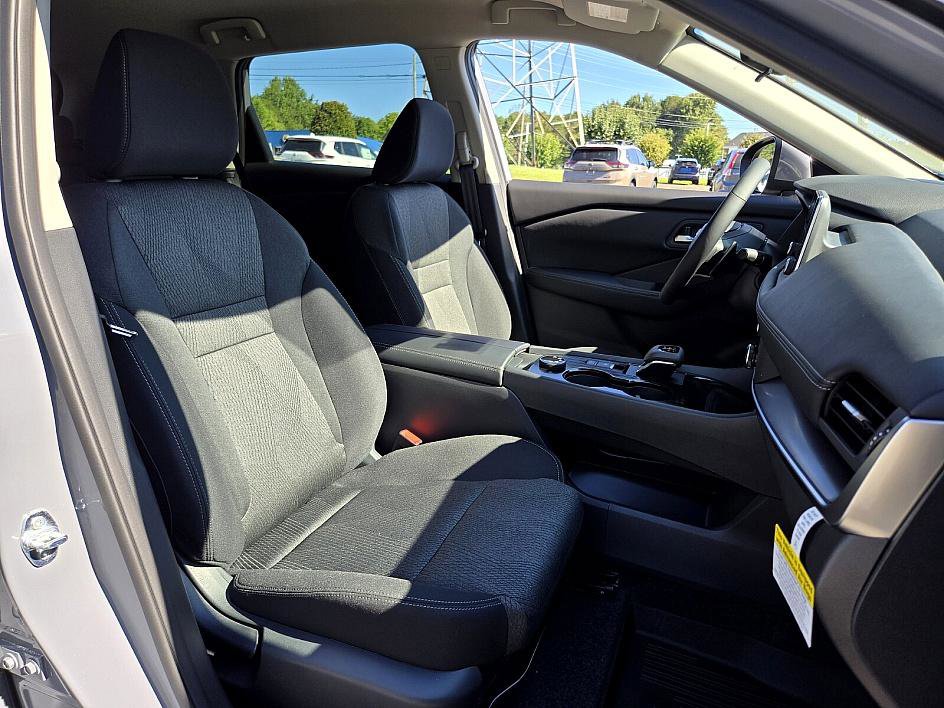 2026 Nissan Rogue SV photo 13