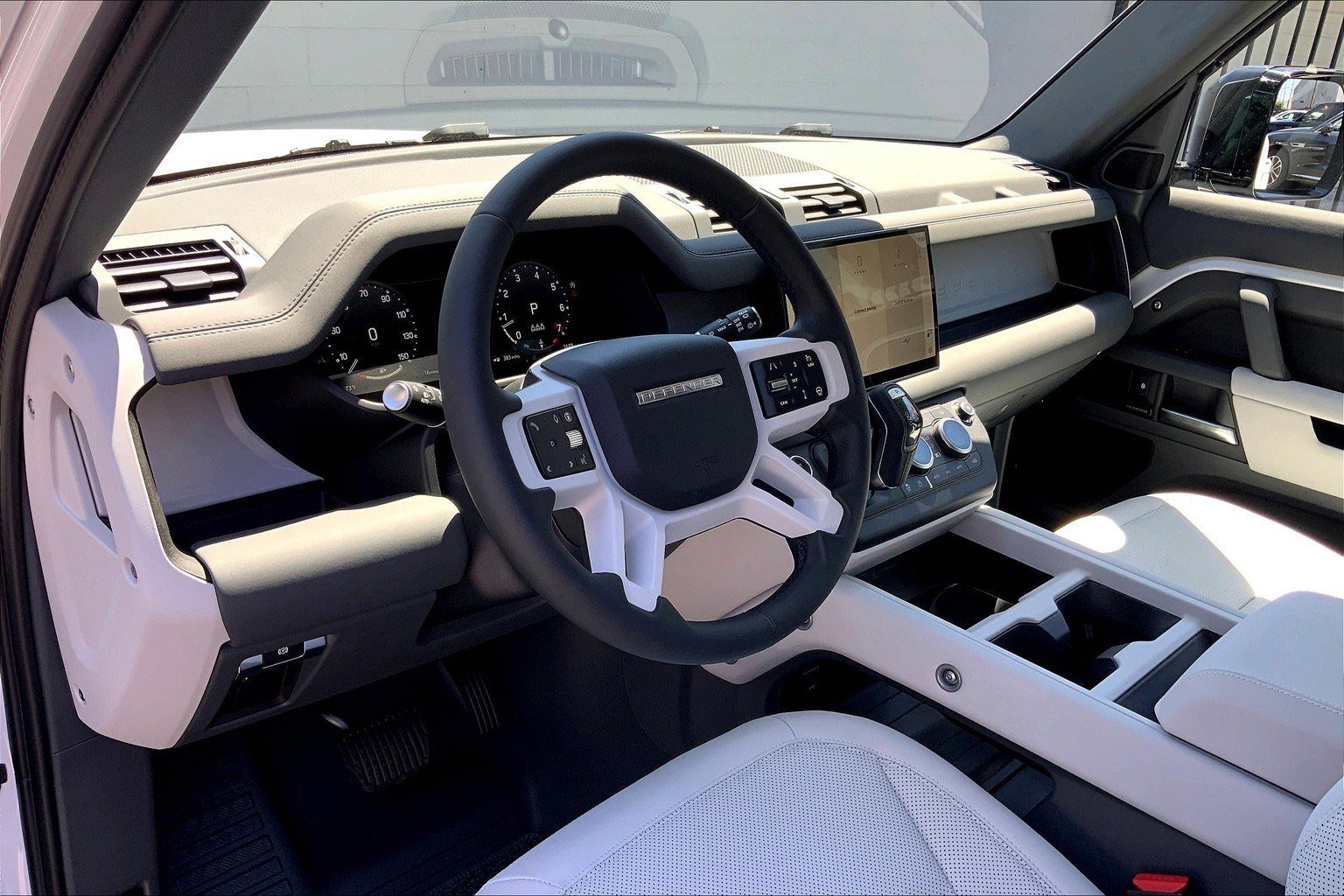 2025 Land Rover Defender 110 S photo 4