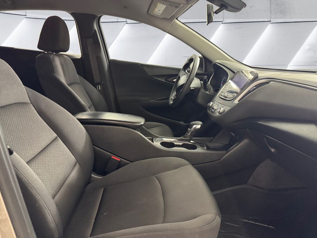 2022 Chevrolet Malibu photo 13