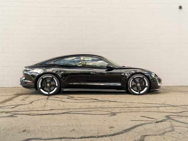 2024 Porsche Taycan Turbo S photo 8