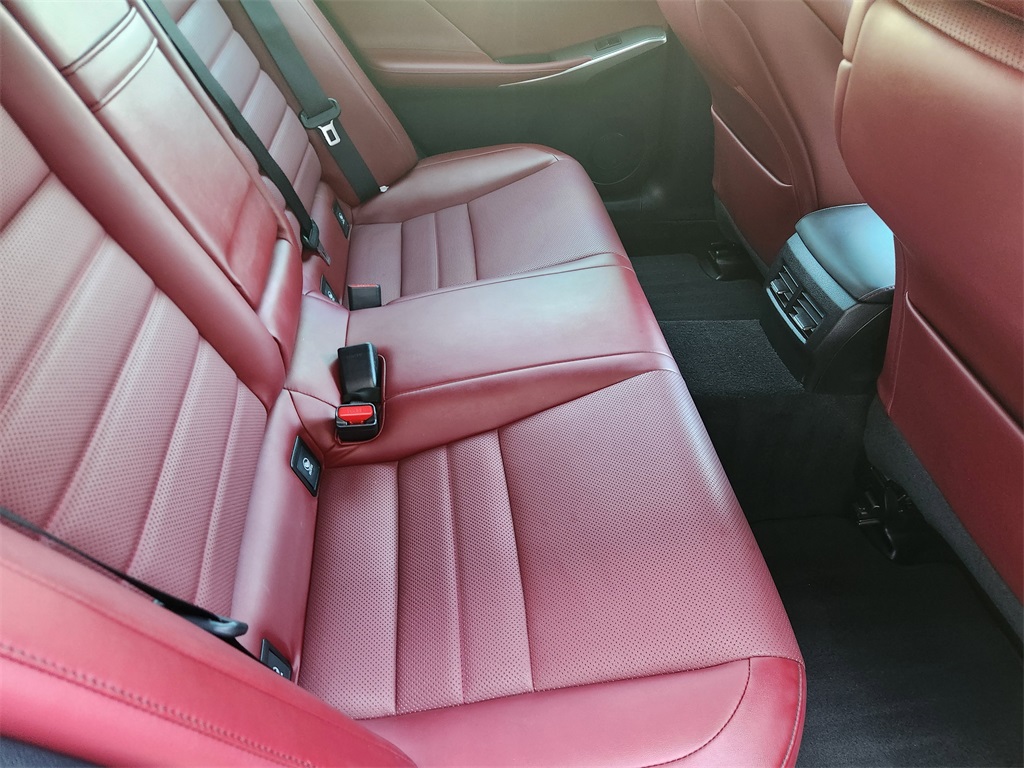 2016 Lexus IS 200t F SPORT photo 29