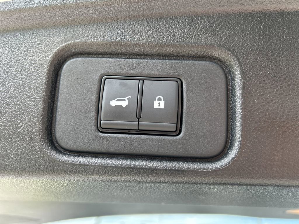 2024 Nissan Pathfinder SL photo 11