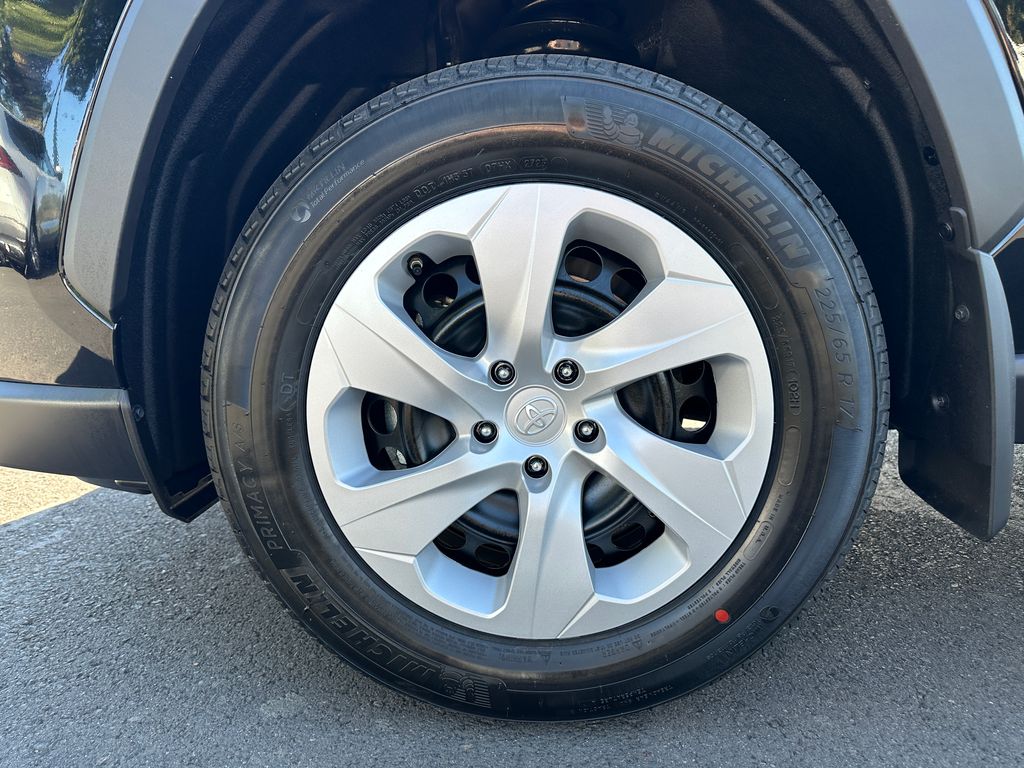2025 Toyota RAV4 LE photo 11