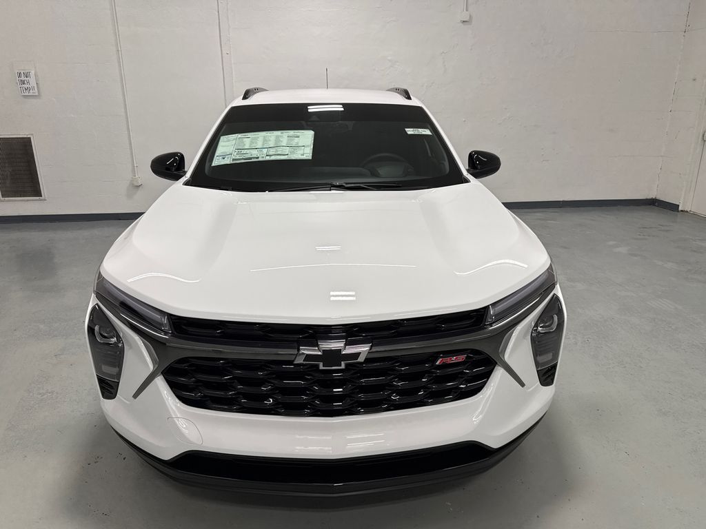 2025 Chevrolet Trax photo 2
