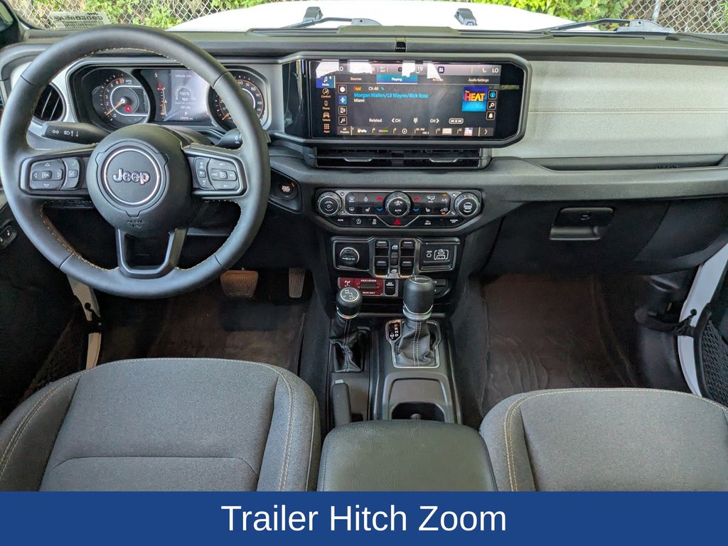 2024 Jeep Gladiator Willys photo 16