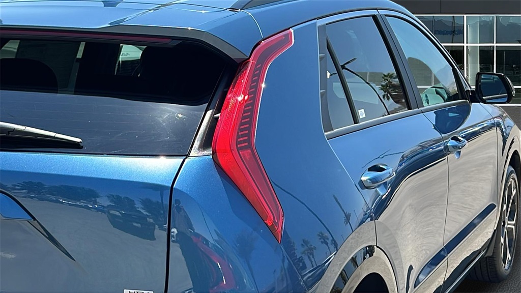 2025 Kia Niro EX Touring photo 8