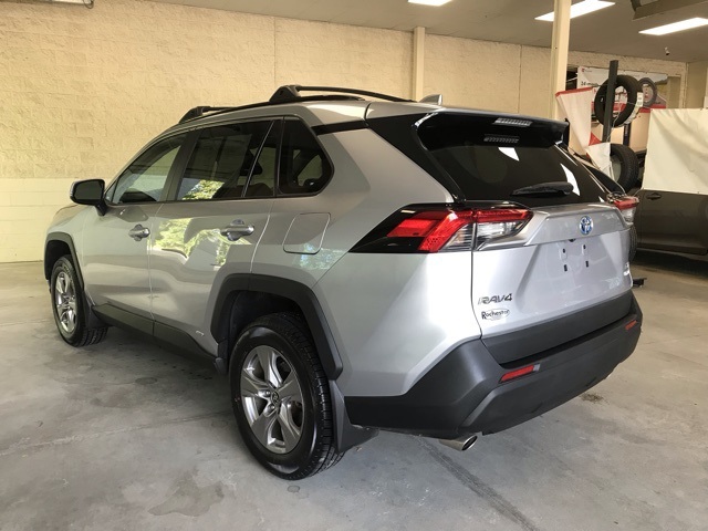 2024 Toyota RAV4 Hybrid XLE photo 4