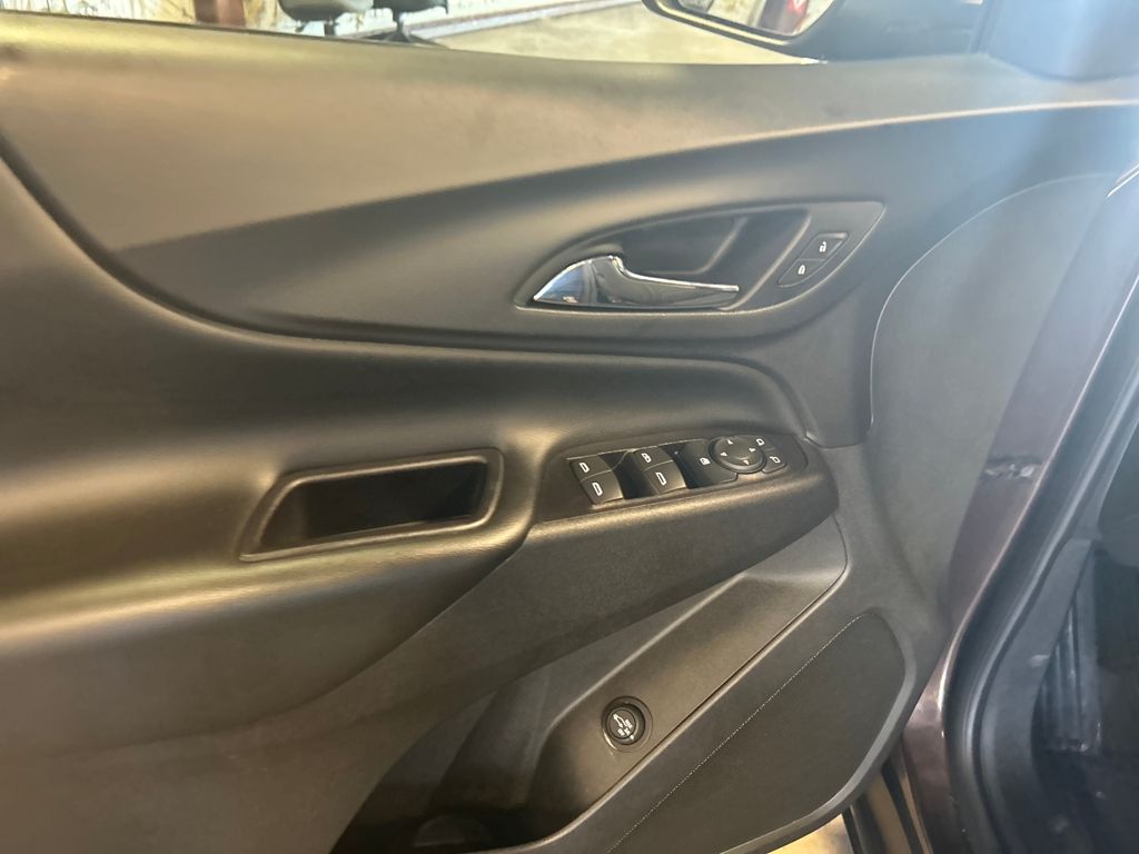 2020 Chevrolet Equinox LT photo 11
