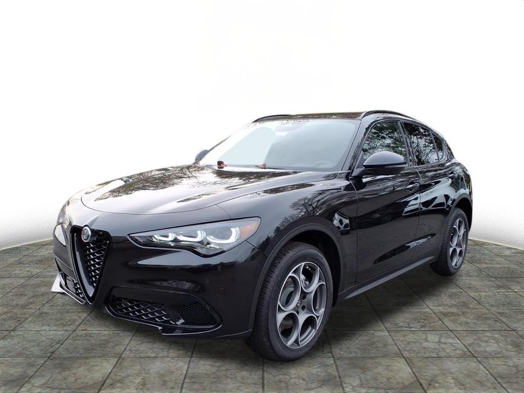 2025 Alfa Romeo Stelvio Base's photo