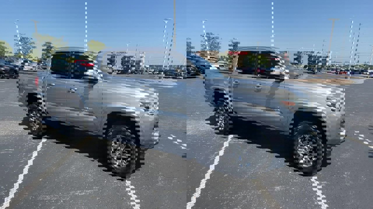 Certified 2018 Toyota Tacoma SR5 with VIN 5TFAZ5CN2JX064418 for sale in Kansas City