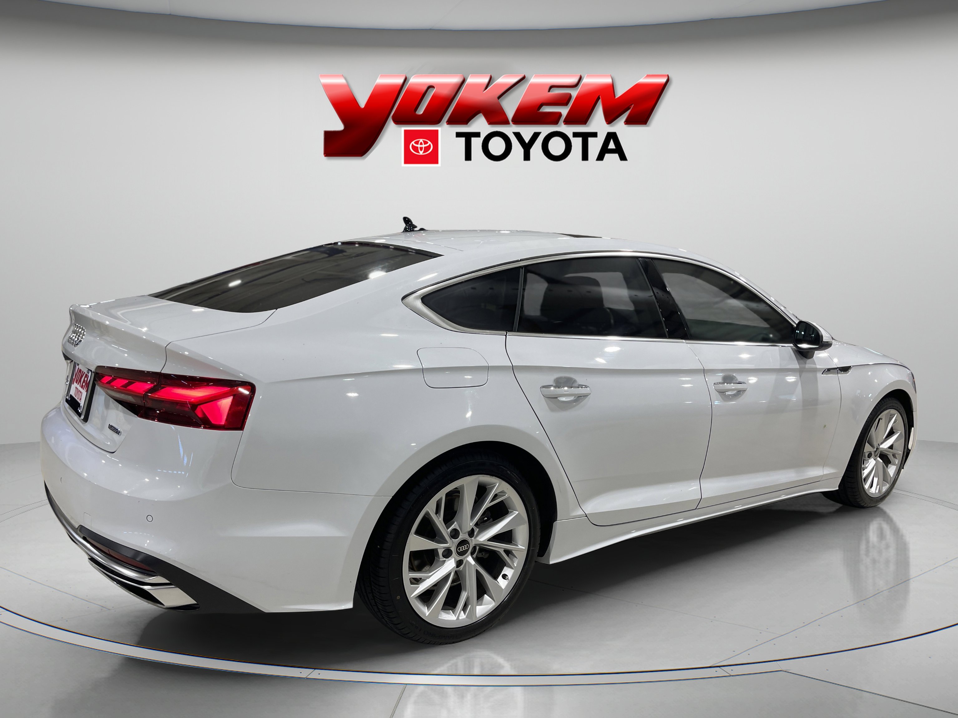 2022 Audi A5 Quattro Premium photo 3