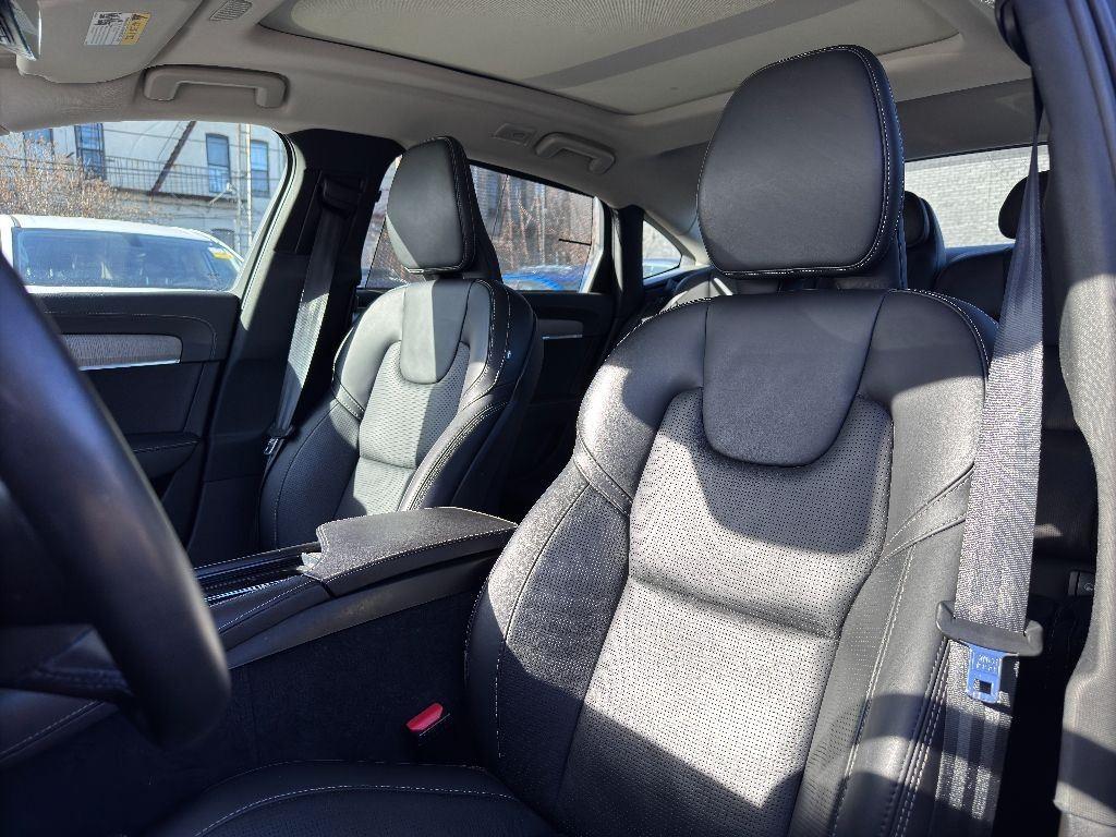 2022 Volvo S90 Inscription photo 18