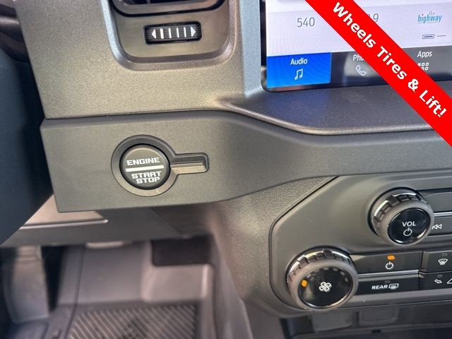 2025 Ford Bronco Base photo 20