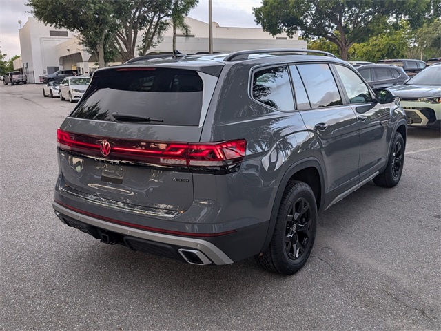 2025 Volkswagen Atlas Peak Edition SE photo 3