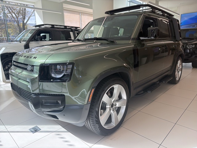 2026 Land Rover Defender S's photo