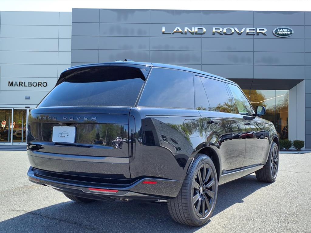 2025 Land Rover Range Rover SE photo 2
