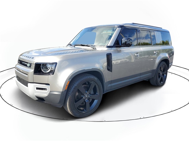 2023 Land Rover Defender 130 SE photo 3