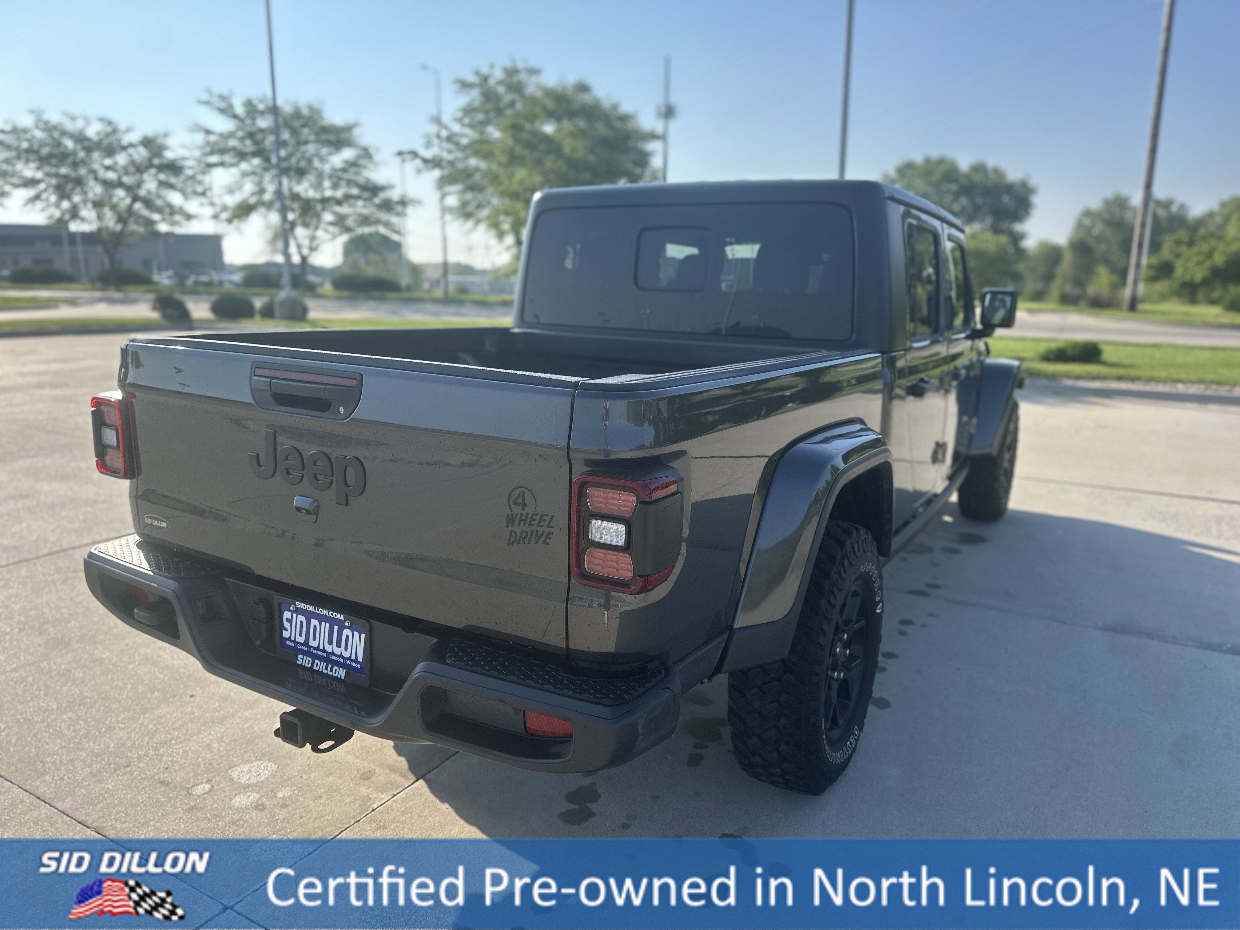2024 Jeep Gladiator Willys photo 3