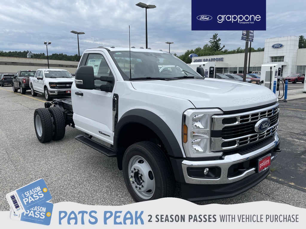 2025 Ford F-550 Super Duty Chassis Cab XL's photo