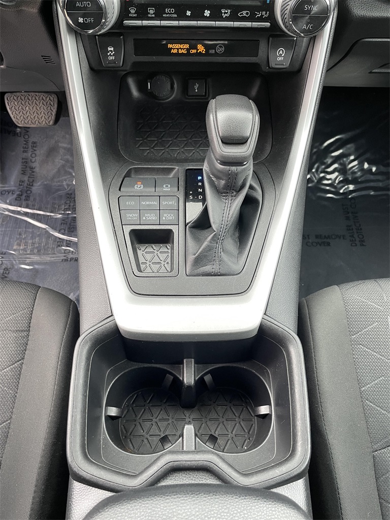 2022 Toyota RAV4 XLE photo 21