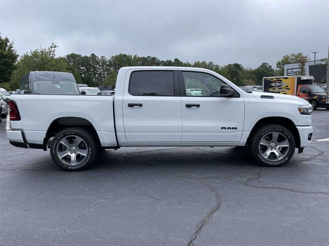 2025 Ram 1500 Tradesman photo 9