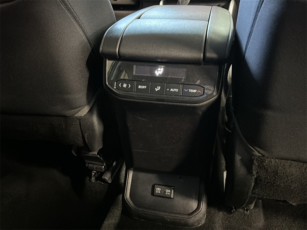 2021 Toyota Highlander L photo 19