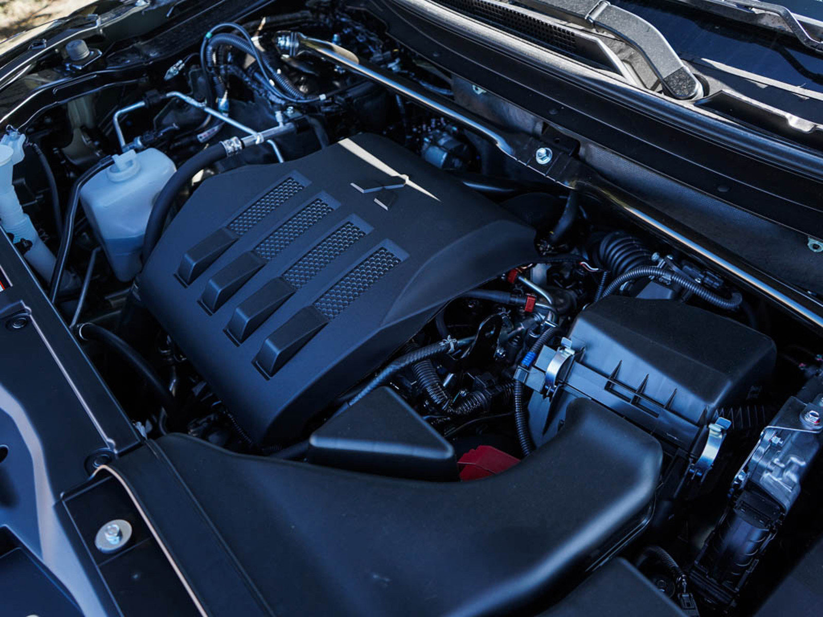 2025 Mitsubishi Eclipse Cross LE photo 4