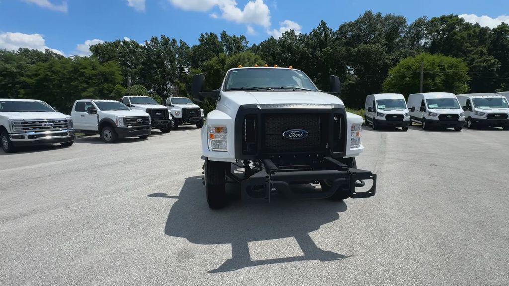 2025 Ford F-650 Base photo 3