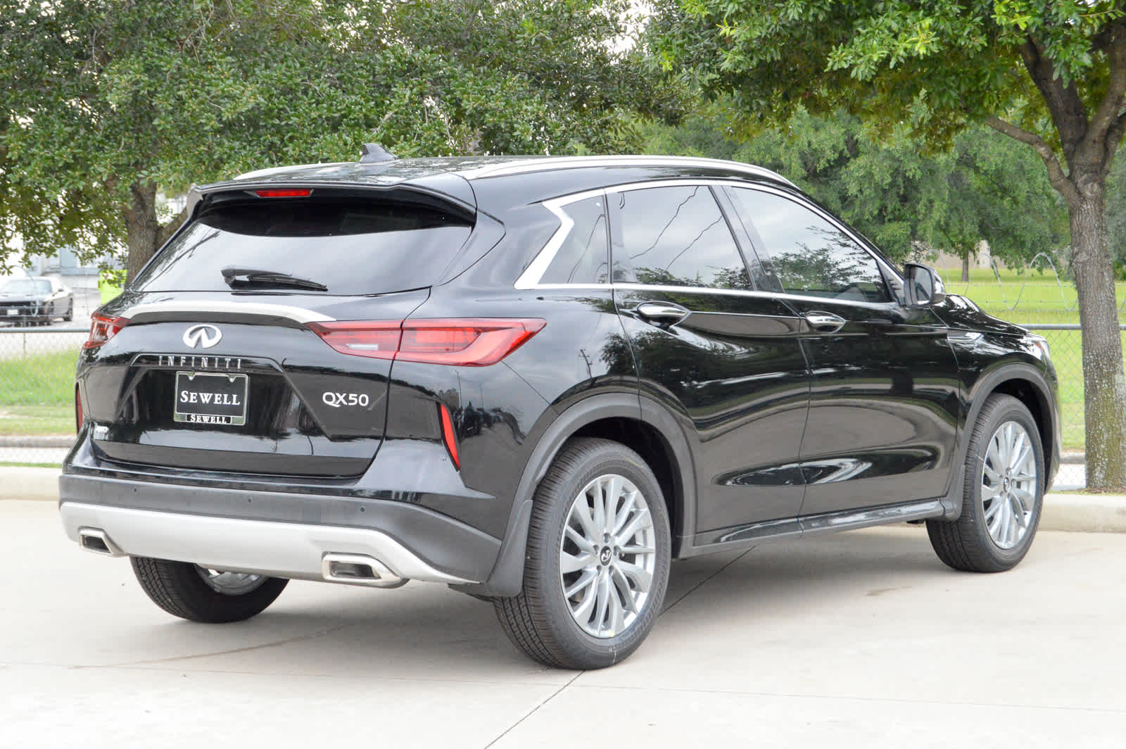 2025 Infiniti QX50 Luxe AWD photo 3