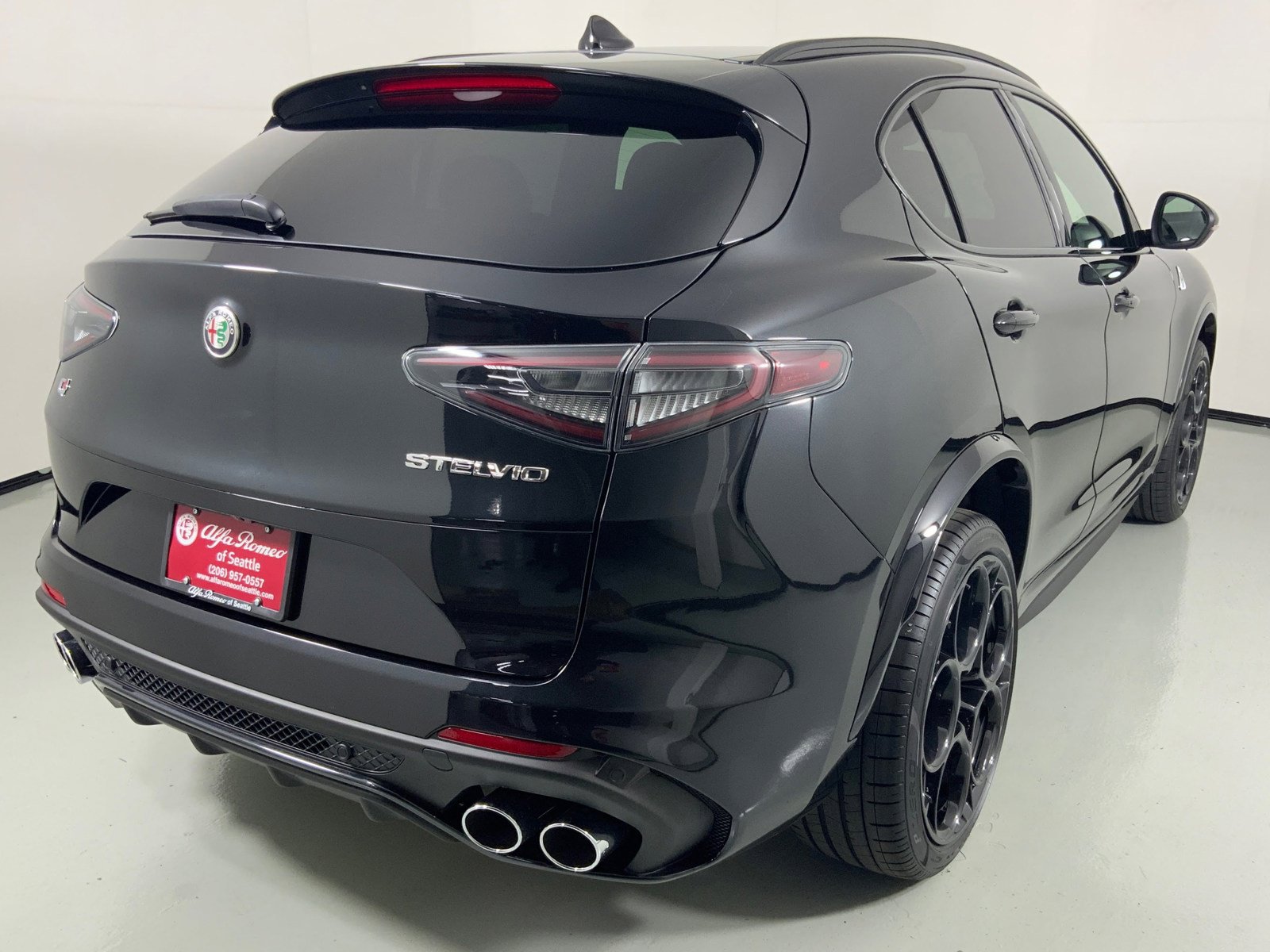 2024 Alfa Romeo Stelvio Quadrifoglio photo 2