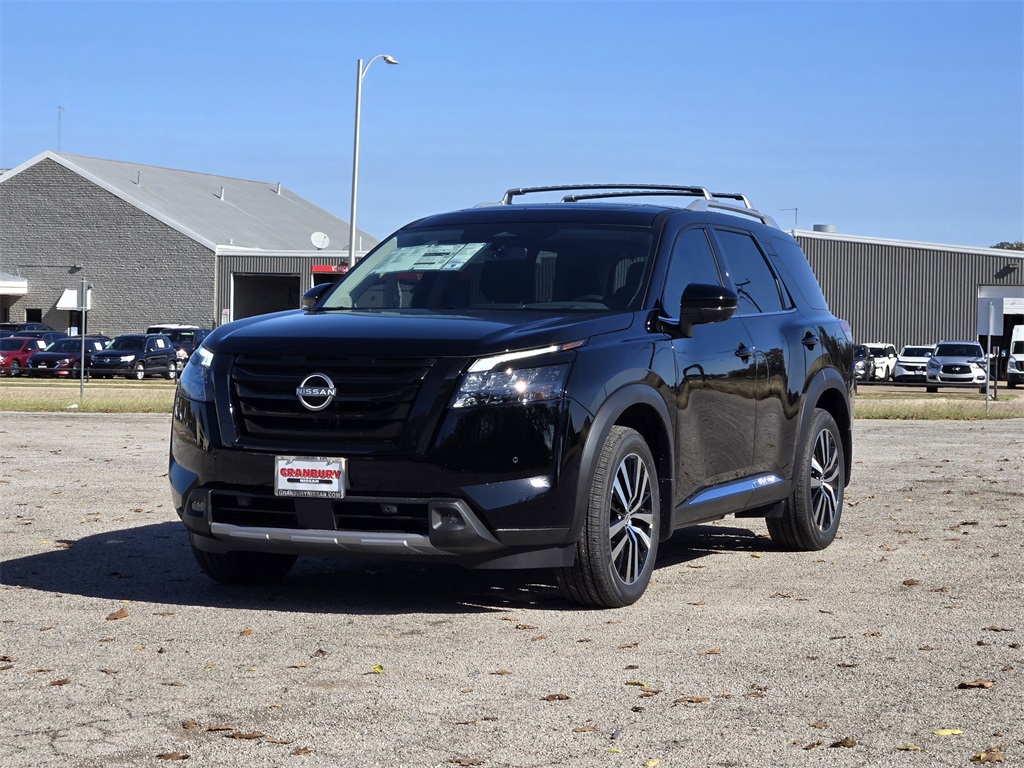 2025 Nissan Pathfinder Platinum photo 2