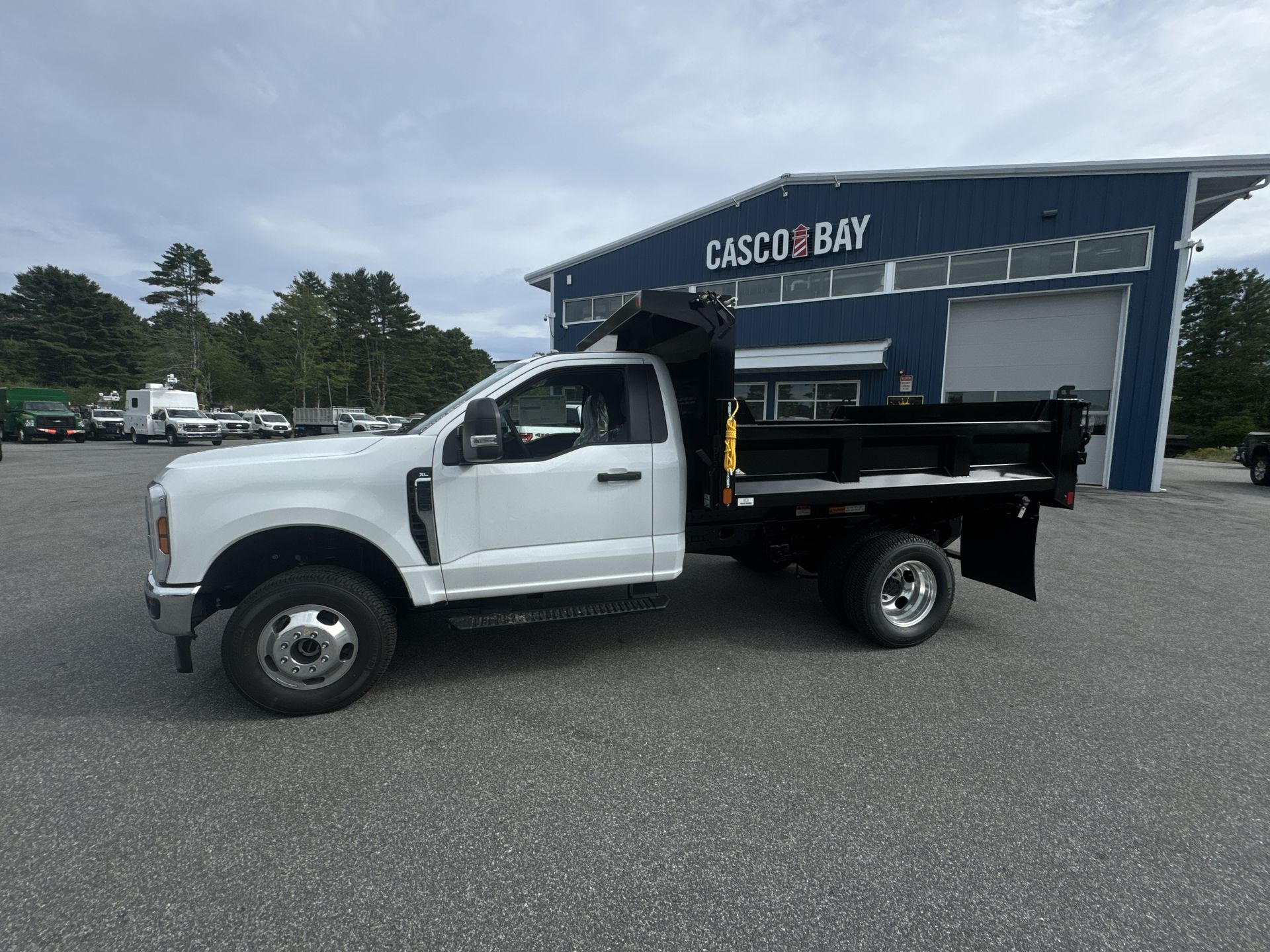 2025 Ford F-350 Super Duty Chassis Cab XL's photo