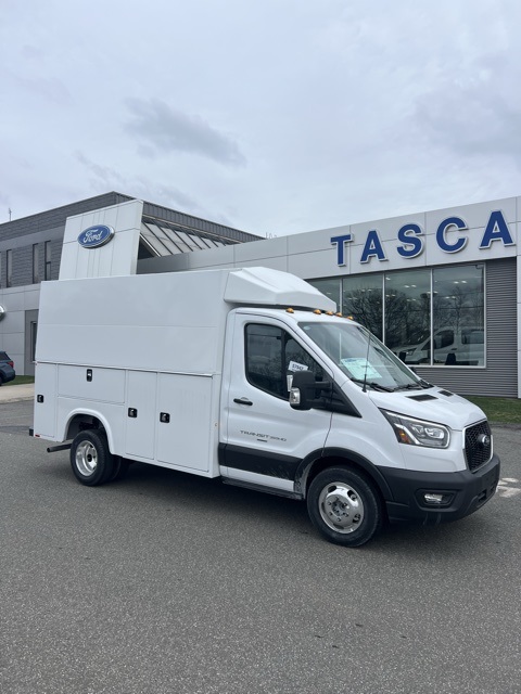 2024 Ford Transit Cutaway photo 3