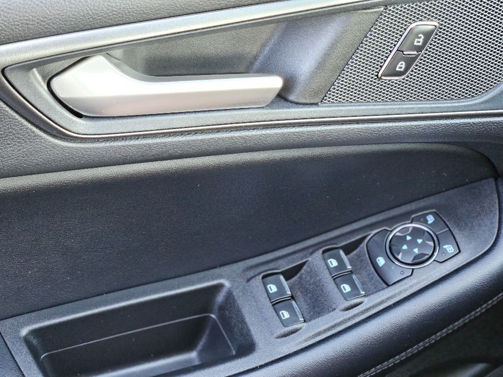 2023 Ford Edge SE photo 17