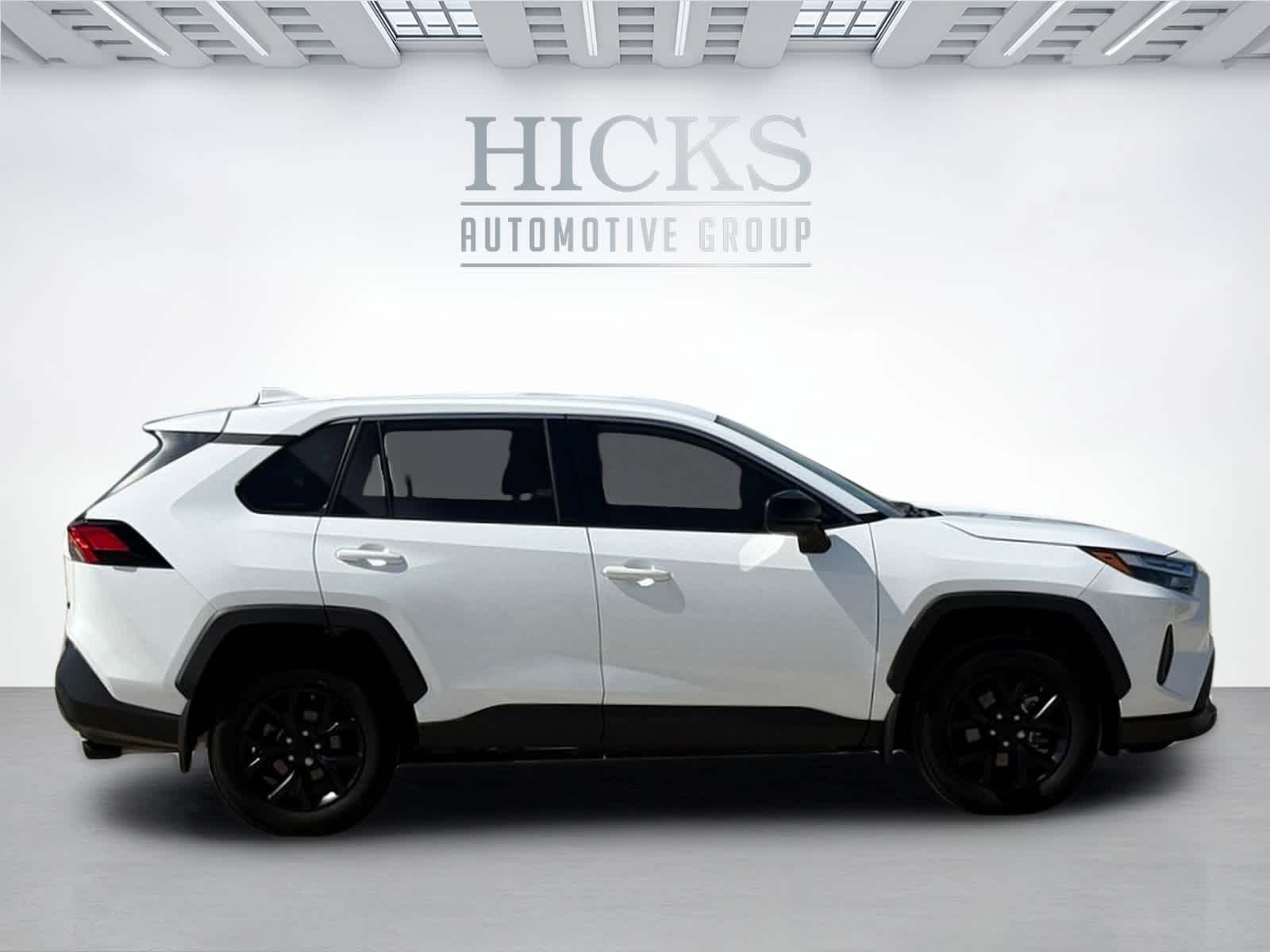 2024 Toyota RAV4 LE photo 4
