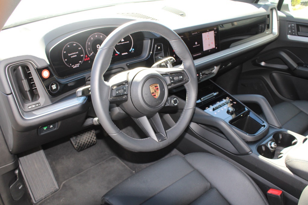 2025 Porsche Cayenne Base photo 4