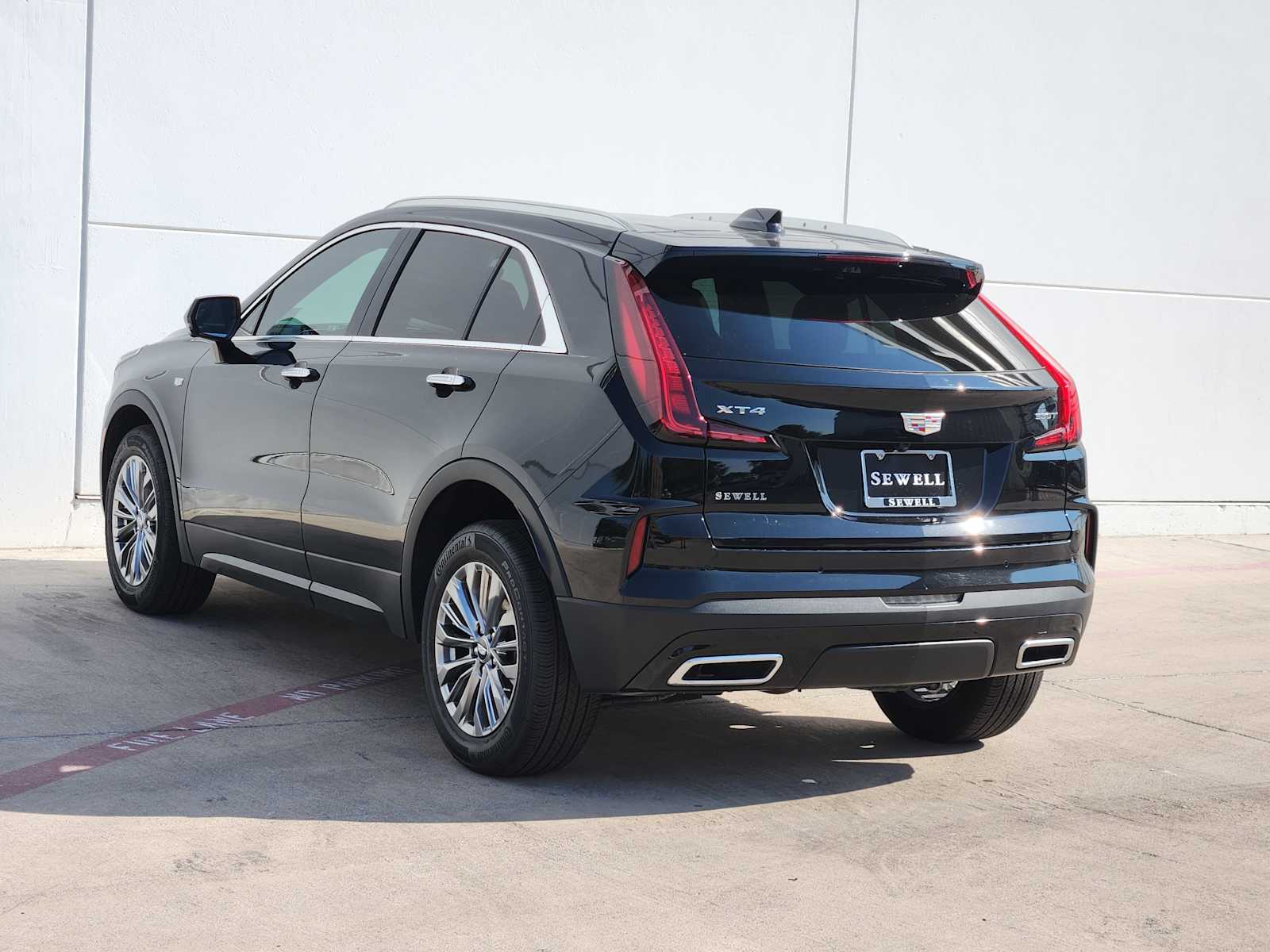 2025 Cadillac XT4 Premium Luxury photo 4