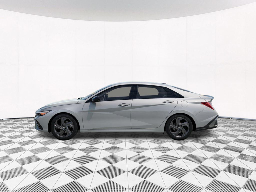 2026 Hyundai Elantra SEL Sport photo 2