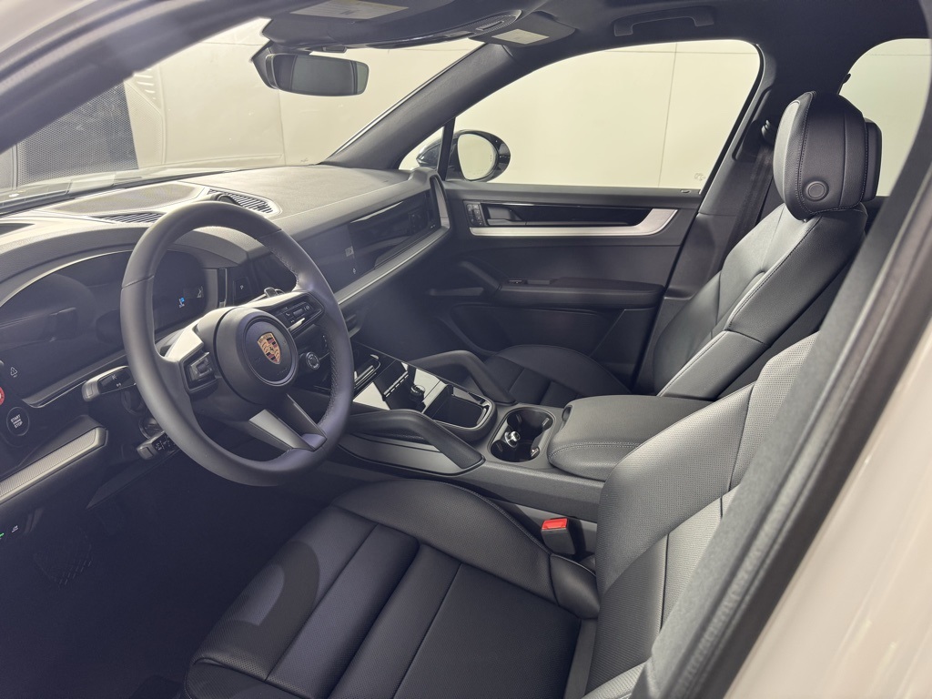 2025 Porsche Cayenne E-Hybrid photo 4