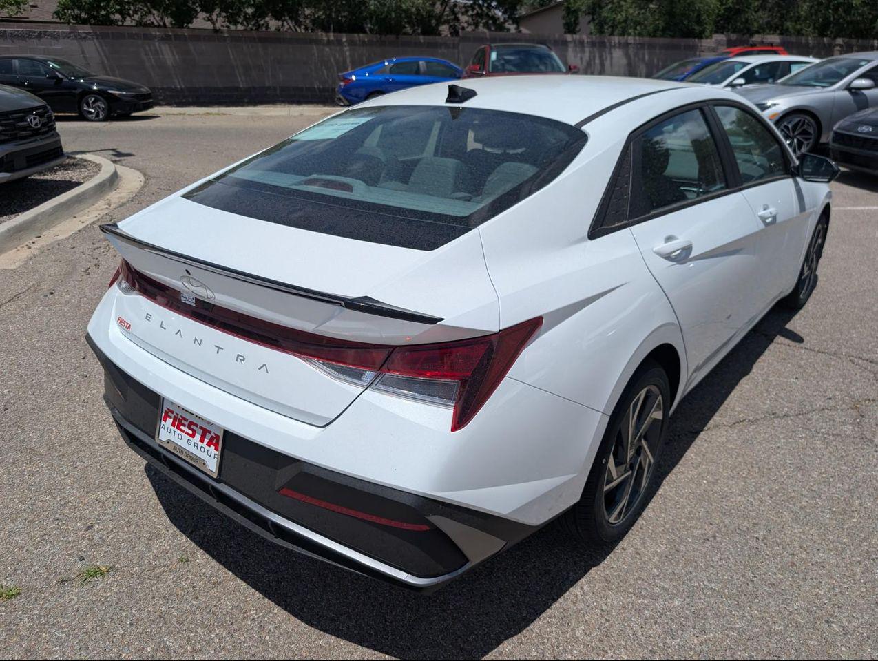 2025 Hyundai Elantra SEL Sport photo 6