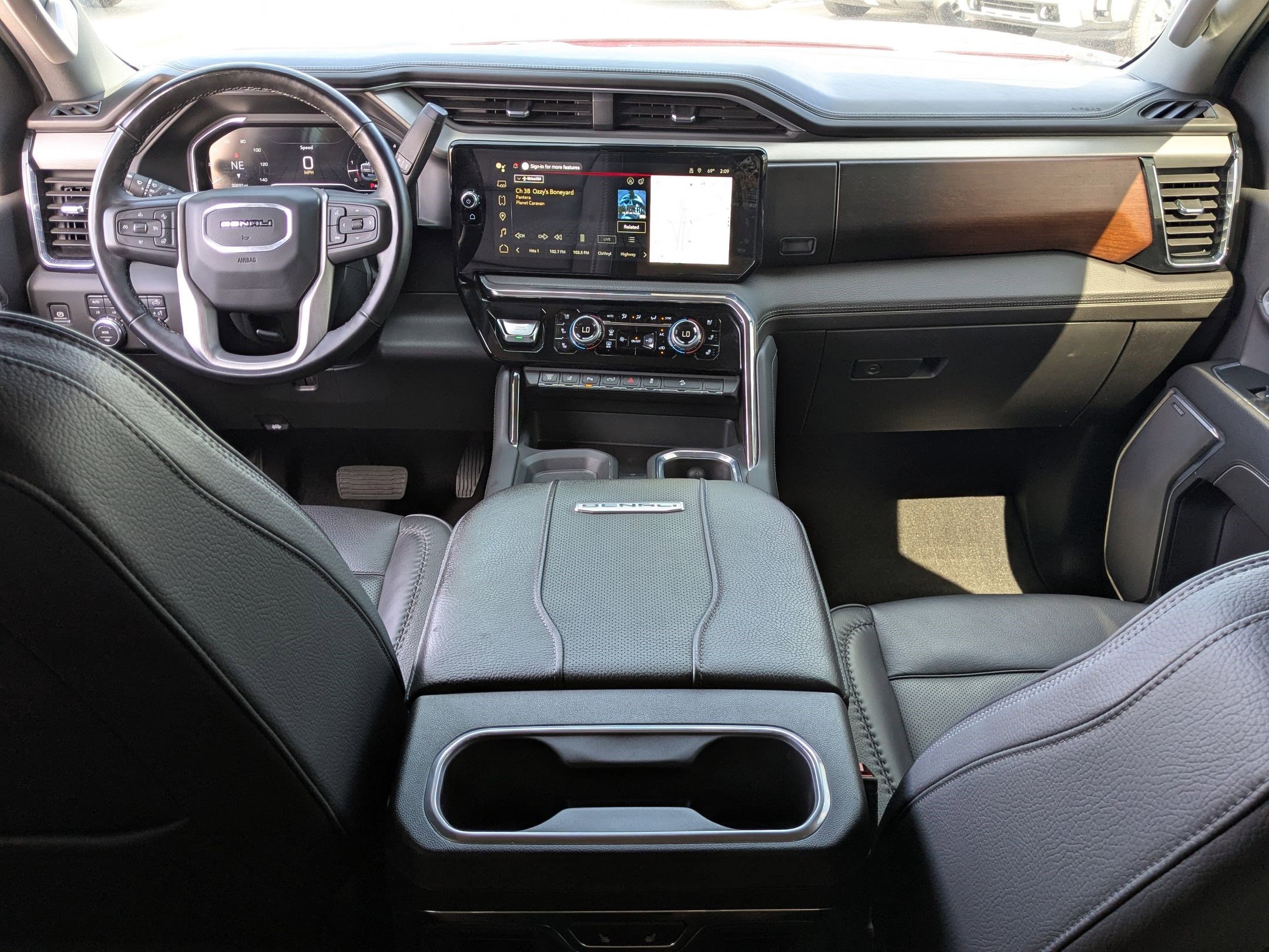 2024 Gmc Sierra 3500 HD Denali photo 23