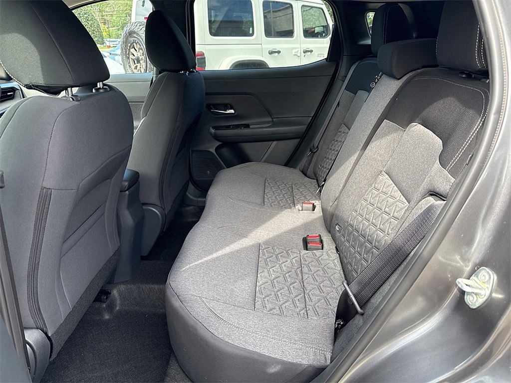 2025 Nissan Kicks SV photo 11