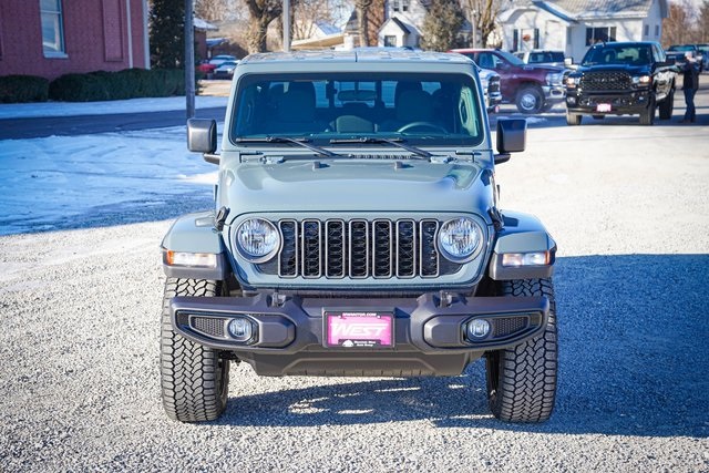 2025 Jeep Gladiator photo 2